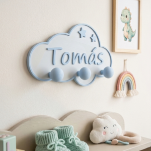 Percha nube colgada en pared